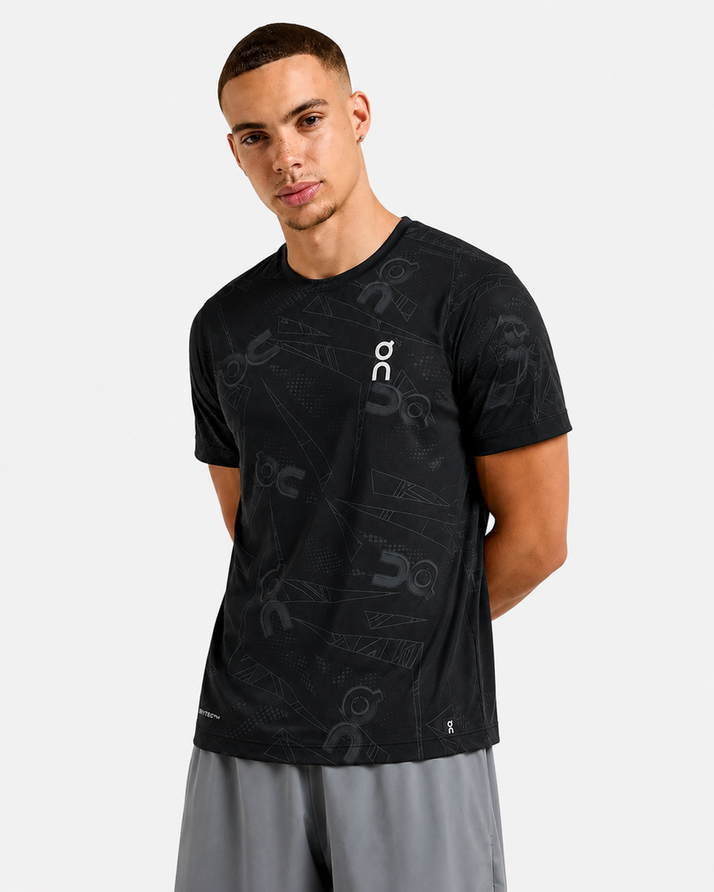 T-shirt ON Black